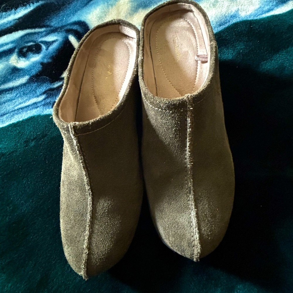 Thom Mcan size 7 slip on leather wedge green shoes